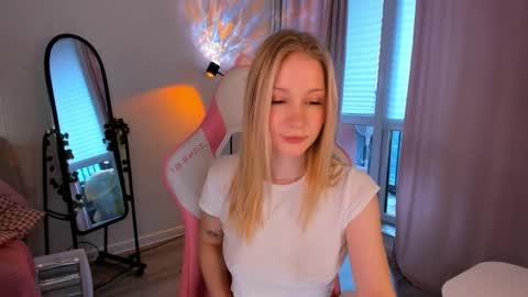 Snapshot of eva_davi chatting on 04-06-26, 04:46 Eva Davis online show from 04-06-26, 04:46