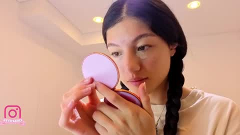 Snapshot of eva_depp_ chatting on 05-19-26, 10:10 Eva online show from 05-19-26, 10:10
