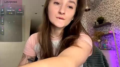 Snapshot of eva_elfis chatting on 10-24-25, 09:44 Eva online show from 10-24-25, 09:44