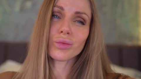 Snapshot of eva_fashionista chatting on 01-11-25, 06:45 Eva online show from 01-11-25, 06:45