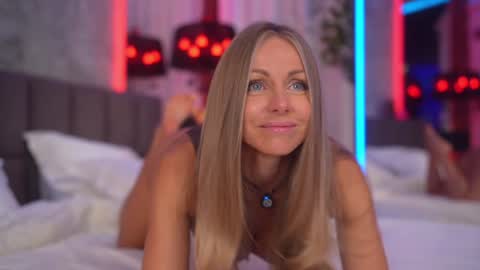 Snapshot of eva_fashionista chatting on 09-17-25, 06:20 Eva online show from 09-17-25, 06:20
