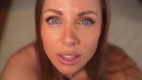 Snapshot of eva_fashionista chatting on 06-13-26, 08:40 Eva online show from 06-13-26, 08:40