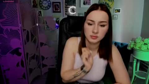 Snapshot of eva_grosss chatting on 06-14-26, 05:42 Eva online show from 06-14-26, 05:42