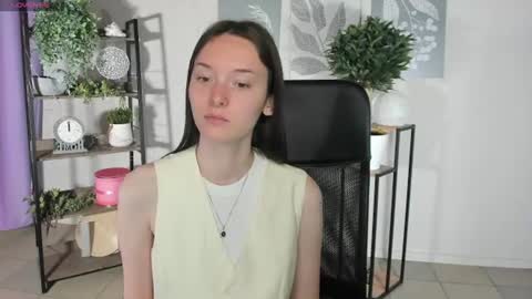 Snapshot of eva_leeee chatting on 06-18-26, 06:02 Eva online show from 06-18-26, 06:02