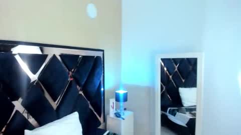 Snapshot of eva_loretti chatting on 11-15-25, 10:59 online show from 11-15-25, 10:59