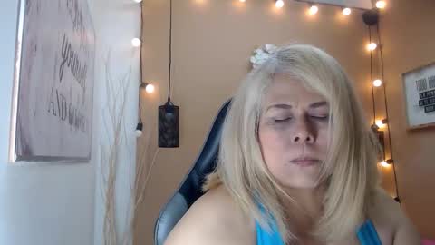 eva_love49 online show from 11-28-25, 12:19