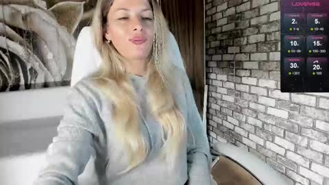 Eva online show from 09-27-25, 03:28