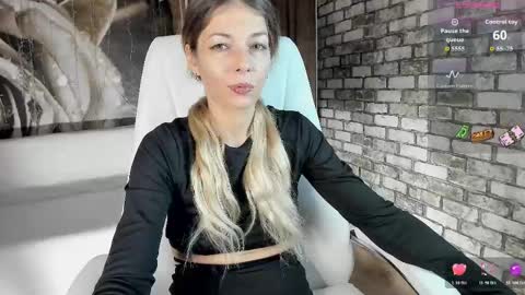 Snapshot of eva_melow chatting on 11-01-25, 12:18 Eva online show from 11-01-25, 12:18