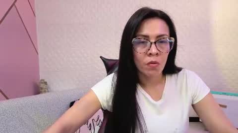 Snapshot of eva_mermaid chatting on 06-22-26, 03:42 Eva online show from 06-22-26, 03:42