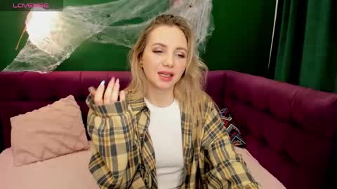 Eva 3 online show from 10-24-25, 01:57