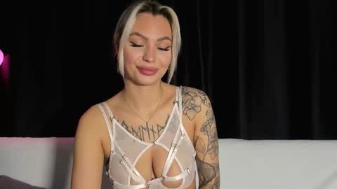 Eva online show from 11-25-25, 06:13