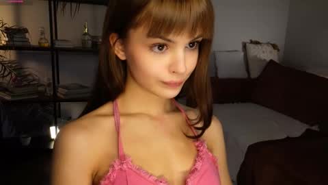 Snapshot of eva_zill_blossom chatting on 10-04-25, 05:05 Hello my name is Eva its my first day here online show from 10-04-25, 05:05