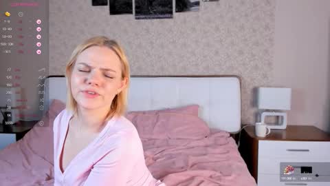 Snapshot of eva_zizixx chatting on 10-15-25, 02:06 Eva online show from 10-15-25, 02:06