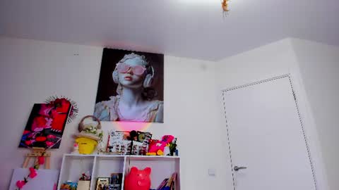 Snapshot of evaa_coy chatting on 07-19-26, 09:35 Eva online show from 07-19-26, 09:35