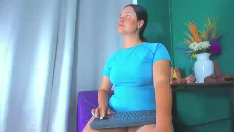 Snapshot of evaa_greey chatting on 09-08-25, 10:09 Eva Grey online show from 09-08-25, 10:09