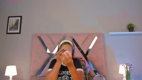 Snapshot of evaa_mills chatting on 05-18-26, 06:47 Eva online show from 05-18-26, 06:47