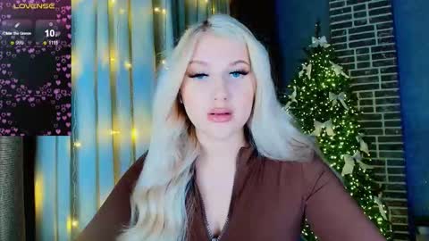 Snapshot of evacadooo chatting on 12-20-25, 10:22 Eva online show from 12-20-25, 10:22