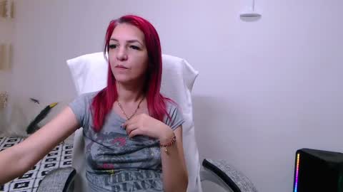 Snapshot of evadesireone chatting on 06-02-26, 07:16 EvadesireONE online show from 06-02-26, 07:16