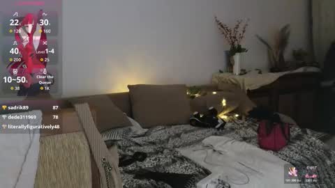 Eva online show from 10-31-25, 02:51