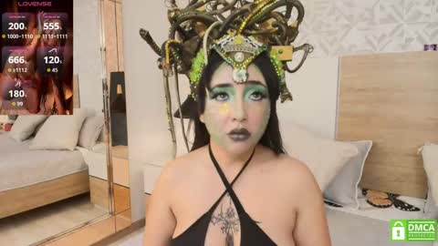 Evadne online show from 10-30-25, 09:04