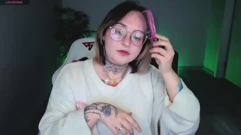 Snapshot of evafunky chatting on 05-19-26, 09:15 evafunky online show from 05-19-26, 09:15