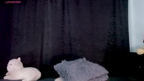 Snapshot of evah_lee chatting on 06-15-26, 01:41 Evah Lee online show from 06-15-26, 01:41