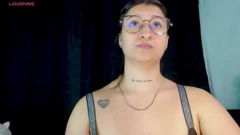 Snapshot of evah_lee chatting on 07-14-26, 03:33 Evah Lee online show from 07-14-26, 03:33