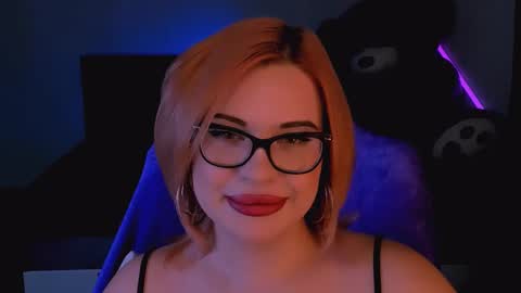 Snapshot of evaharve chatting on 10-24-25, 11:01 Eva online show from 10-24-25, 11:01