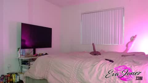 Eva online show from 10-09-25, 01:14