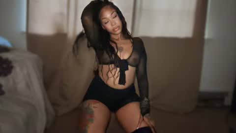 Snapshot of evajonez chatting on 06-25-26, 12:10 Eva online show from 06-25-26, 12:10