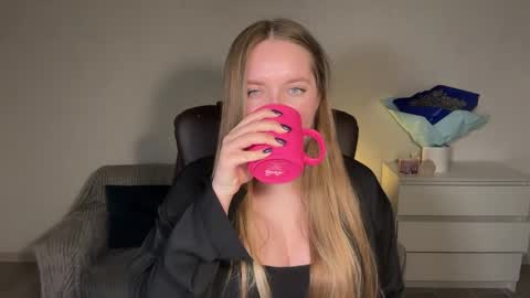 Snapshot of evajuly chatting on 04-18-26, 07:18 Eva online show from 04-18-26, 07:18