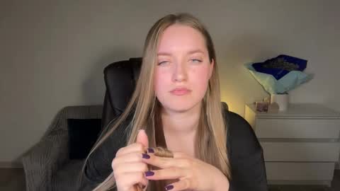 Snapshot of evajuly chatting on 04-18-26, 07:58 Eva online show from 04-18-26, 07:58