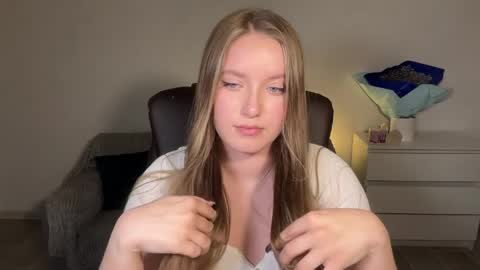 Snapshot of evajuly chatting on 04-20-26, 08:43 Eva online show from 04-20-26, 08:43