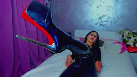 Snapshot of evalaane chatting on 11-22-25, 08:52 Eva online show from 11-22-25, 08:52