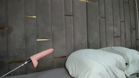 Snapshot of evalims chatting on 11-30-25, 03:49 EVA online show from 11-30-25, 03:49