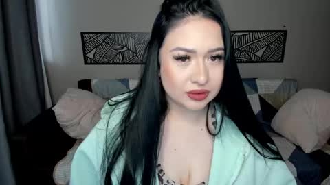 Snapshot of evamoriese chatting on 12-16-25, 04:17 Kris online show from 12-16-25, 04:17