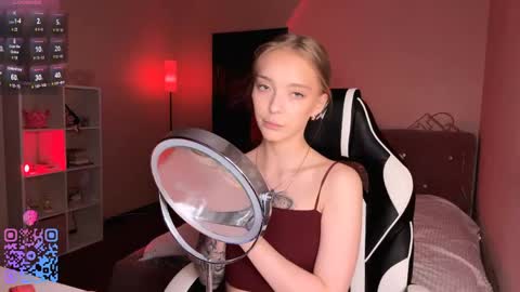 Snapshot of evamourr chatting on 05-26-26, 03:30 Eva online show from 05-26-26, 03:30
