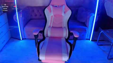 Eva online show from 10-24-25, 04:58