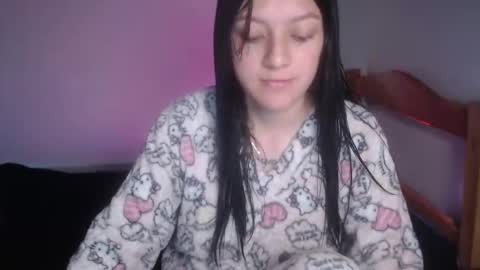 Snapshot of evangeline_petite chatting on 11-25-25, 03:06 eva online show from 11-25-25, 03:06