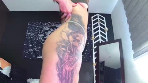 Snapshot of evangelinecors chatting on 09-23-25, 06:55 Eva online show from 09-23-25, 06:55