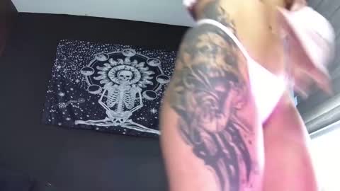 Snapshot of evangelinecors chatting on 11-10-25, 06:40 Eva online show from 11-10-25, 06:40