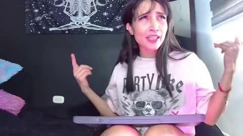 Snapshot of evangelinecors chatting on 11-13-25, 06:51 Eva online show from 11-13-25, 06:51