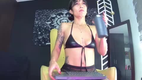 Snapshot of evangelinecors chatting on 12-22-25, 07:22 Eva online show from 12-22-25, 07:22