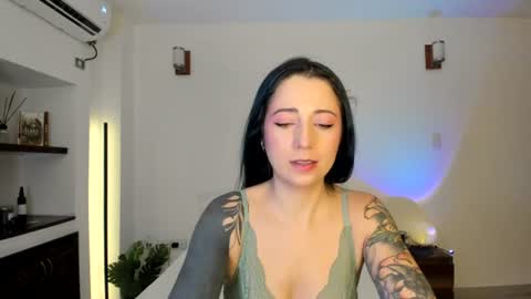 Snapshot of evangelinelovee chatting on 06-27-26, 05:40 Evangeline online show from 06-27-26, 05:40