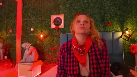 Snapshot of evangelyne_rose chatting on 03-18-26, 07:39 Evangelyne online show from 03-18-26, 07:39