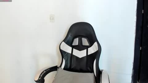 evanllelyne online show from 10-10-25, 01:43