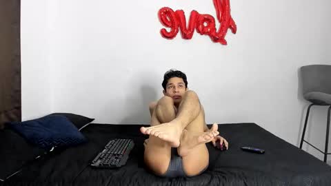 Snapshot of evans_collins24 chatting on 10-29-25, 01:08 Evans collins24 online show from 10-29-25, 01:08