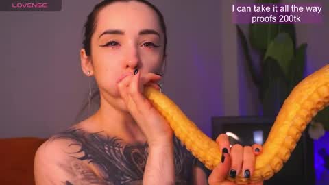 Snapshot of evarabbit chatting on 04-29-26, 12:27 Eva online show from 04-29-26, 12:27