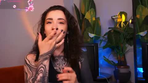 Snapshot of evarabbit chatting on 06-21-26, 01:52 Eva online show from 06-21-26, 01:52