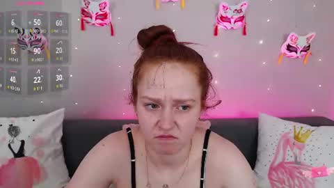Snapshot of evarey_ chatting on 06-23-26, 05:05 Adelina online show from 06-23-26, 05:05